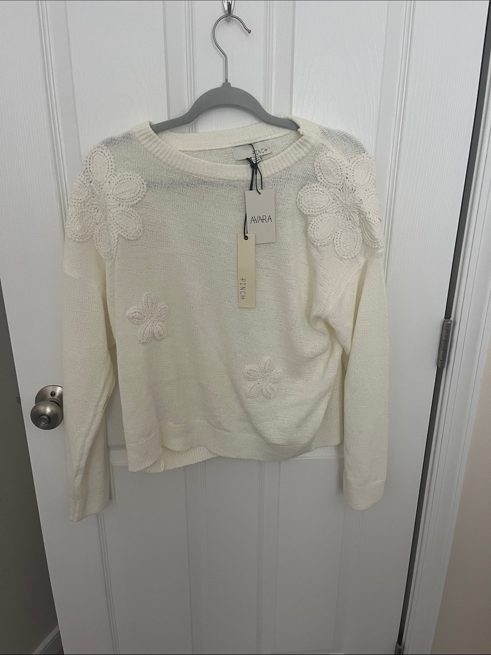 NWT! Size large avara/pinch cream sweater with floral detail